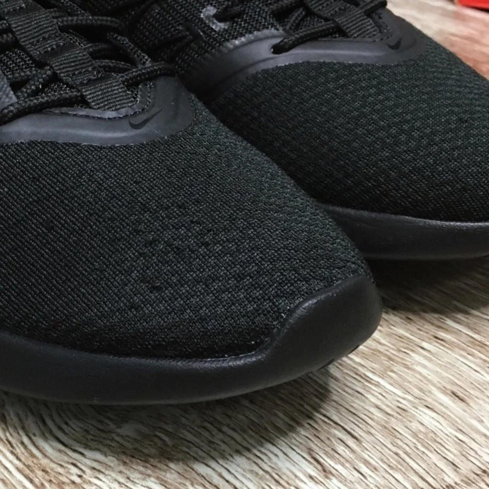 NIKE VTR Runner Sneaker Running Shoe Black SIZE 6.5 NEW